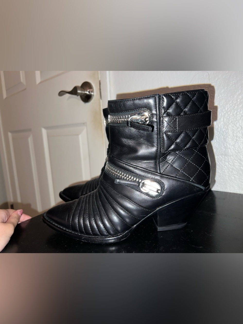 Giuseppe Zanotti Black Quilted
Leather Ankle Boots 38.5